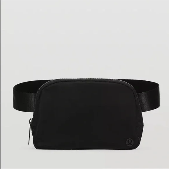 LAST ONE NWT Lululemon Everywhere Belt Bag in matte black Rare - Picture 9 of 10